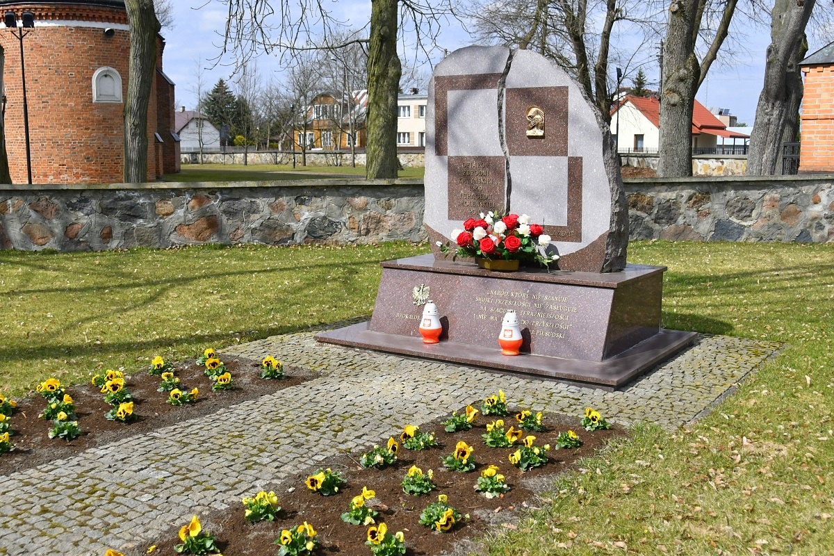 obelisk - Miejsce Pamięci Narodowej upamiętniające Ofiary Zbrodni Katyńskiej i Tragedii Smoleńskiej z dnia 10 kwietnia 2010 r.