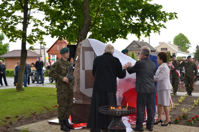 Odsłonięcie  Obelisku - Miejsca Pamięci Narodowej upamiętniającego Ofiary Zbrodni Katyńskiej i Tragedii Smoleńskiej 