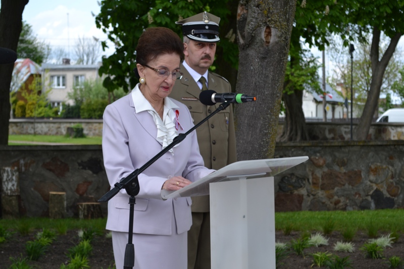  Pani Prezydentowa Karolina Kaczorowska przemawia na uroczystości