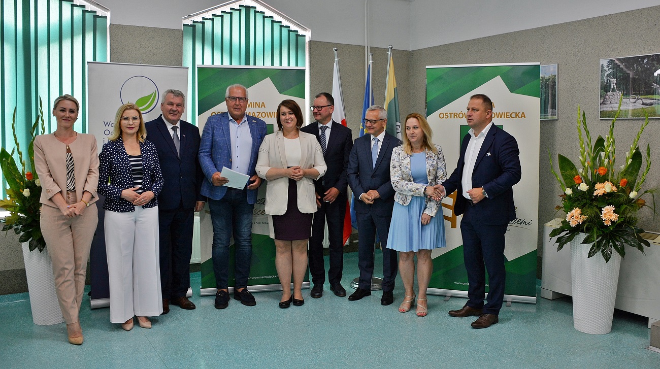 Burmistrz Gminy Brok P. Marek Młyński podpisał z Wojewódzkim Funduszem Ochrony Środowiska i Gospodarki Wodnej w Warszawie umowę na usuwanie azbestu
