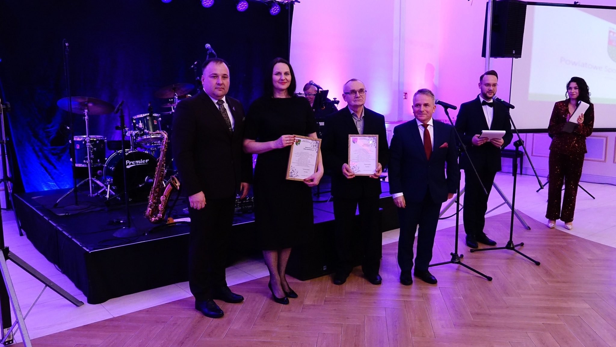 Wręczenie nagrody panu J&oacute;zefowi Krasnodębskiemu