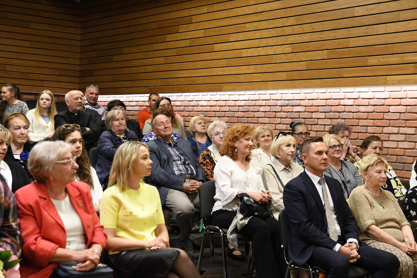 Wernisaż wystawy obraz&oacute;w pana Stefana Koloska i Przyjaci&oacute;ł
